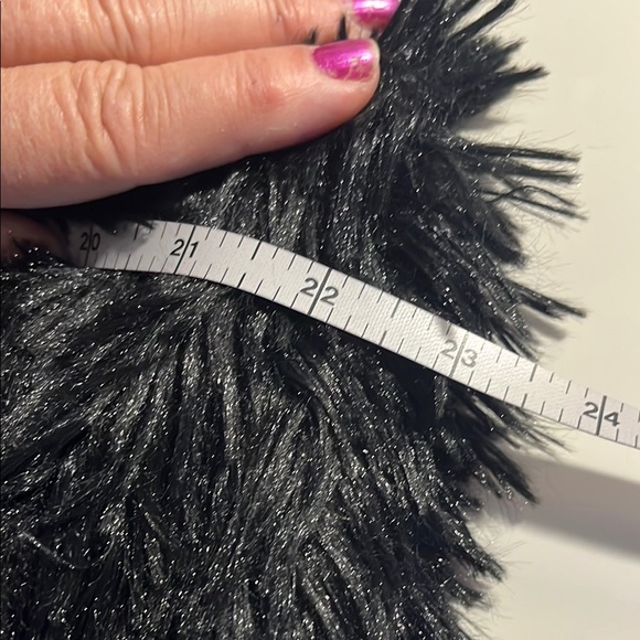 ❇️NWOT Angie Black Luxurious Faux Fur Vest - Stunning/ longer length Sz L - Picture 11 of 12